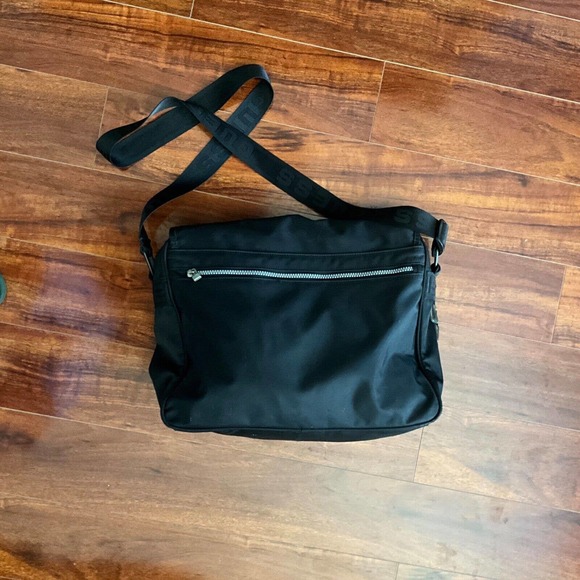 Black VTG Y2k GUESS Logo Flap Messenger Work Laptop Polyurethane Crossbody Bag